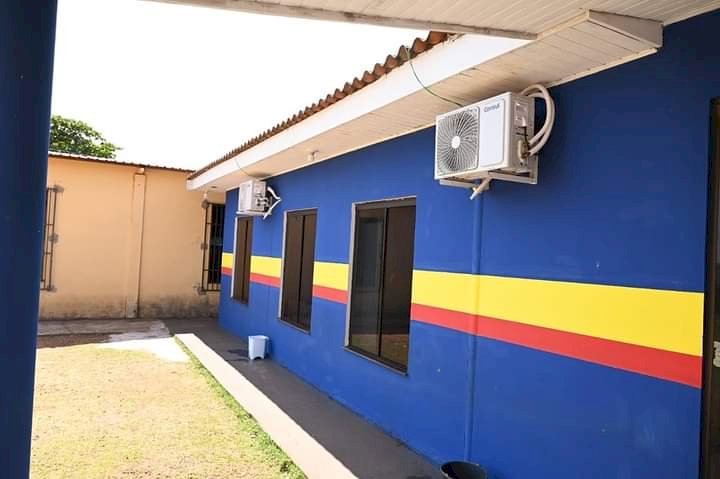 Prefeitura municipal de Ivinhema começa a instalar aparelhos de ar-condicionado nas escolas.