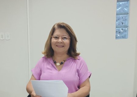 IVONETE MENDONÇA SOLICITOU A INSTALAÇÃO DE PLACAS COM A NOMENCLATURA DAS RUAS E AVENIDAS EM TODOS OS BAIRROS DA CIDADE