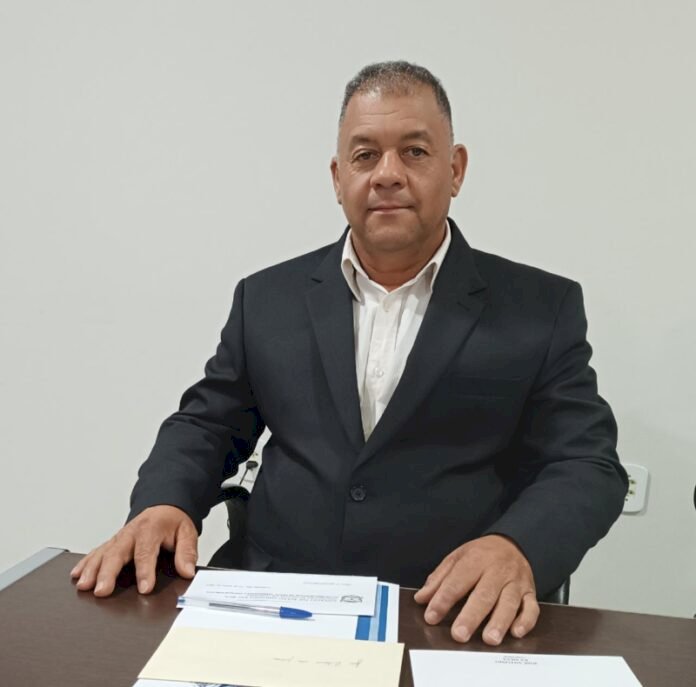ZÉ PICARETA NOVAMENTE SOLICITA A MANUTENÇÃO EM QUADRA ESPORTIVA NA GLEBA OURO VERDE