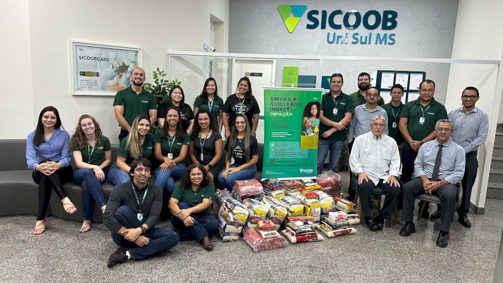 Sicoob Uni Sul MS entrega 364 quilos de alimentos para famílias carentes