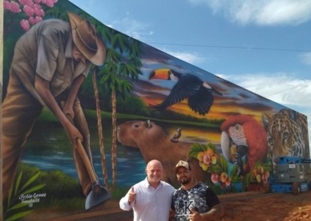 PINTURA EM ANFITEATRO DA CÂMARA MUNICIPAL RETRATA CULTURA E HISTÓRIA DA CIDADE E DO MS