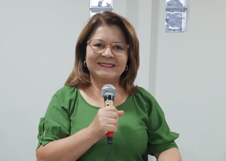 IVONETE MENDONÇA SOLICITOU INSTALAÇÃO DE AR CONDICIONADO PARA SALA DE INFORMÁTICA “MARCUS CORSETI”
