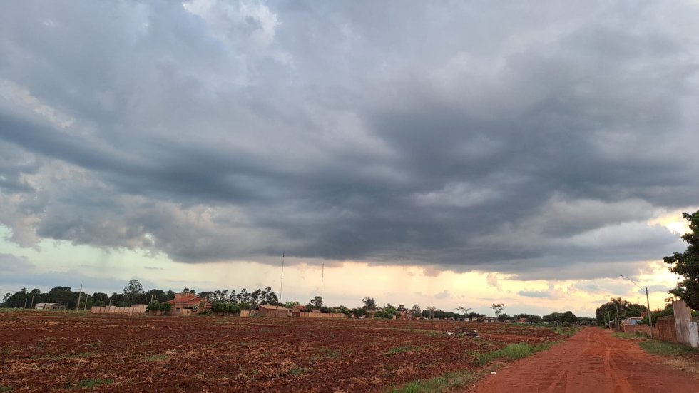 Sábado de sol e aumento de nebulosidade pode registrar pancadas de chuvas em MS