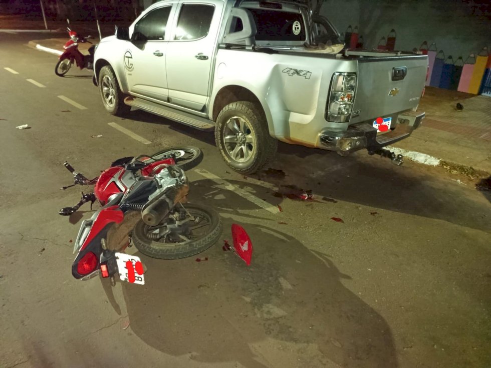 Ivinhema - Motociclista colide em veículo parado no bairro centro