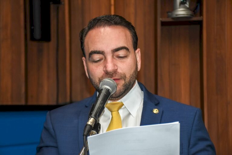 Projeto de lei veda por mais 5 anos captura e comércio do peixe Dourado