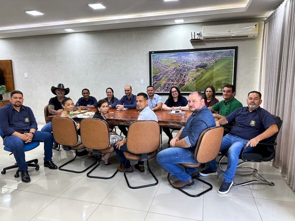 Prefeito Juliano Ferro realiza a primeira reunião de 2024 com todos os secretários