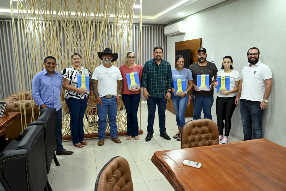 Prefeitura entrega Habite-se e regulariza documentação de cinco famílias em Ivinhema