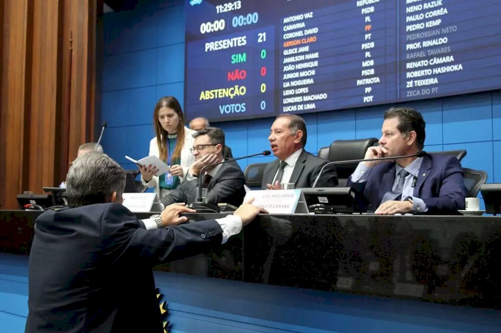 Deputados pedem estudo antes de votarem proibição polêmica da pesca do dourado