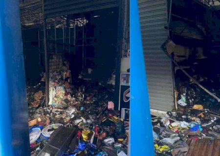 Imagens mostram destruição deixada pelas chamas no Camelódromo