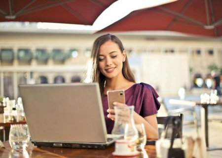 Relacionamentos que começam pela internet podem ser mais duradouros e estáveis, aponta pesquisa