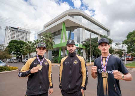 Atletas vencem mundial de Muay Thai na Tailândia