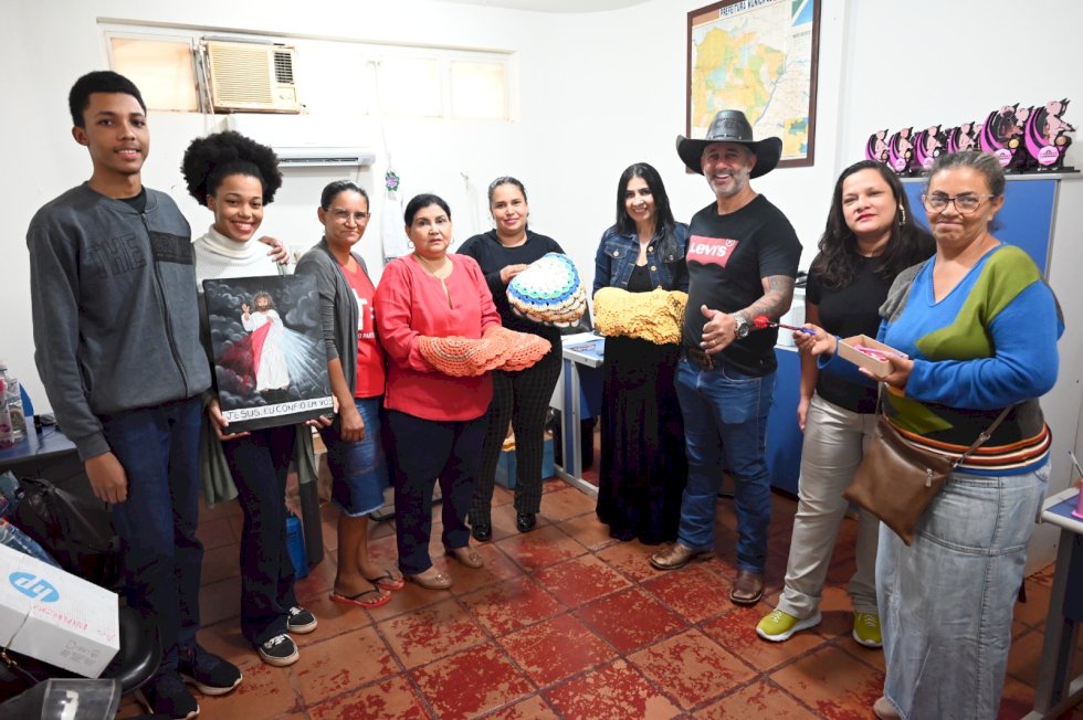 Prefeito de Ivinhema se reúne com membros da Associação Polly Cães e Gatos para formalizar termo de cedência de veiculo e anunciar a liberação de emendas e recursos a entidade