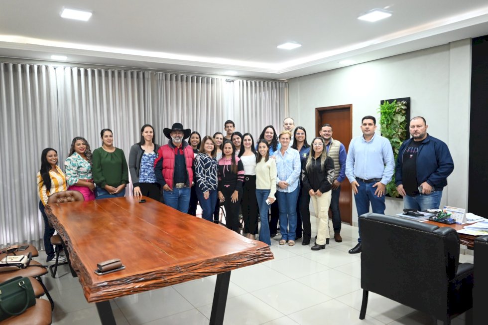 Concursados tomaram posse no gabinete do prefeito de Ivinhema