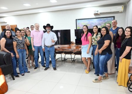 Prefeitura de Ivinhema realizou entrega de televisores para escolas
