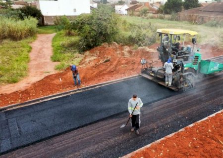 Avenida Brasil em Ivinhema está sendo pavimentada