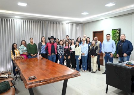 Concursados tomaram posse no gabinete do prefeito de Ivinhema