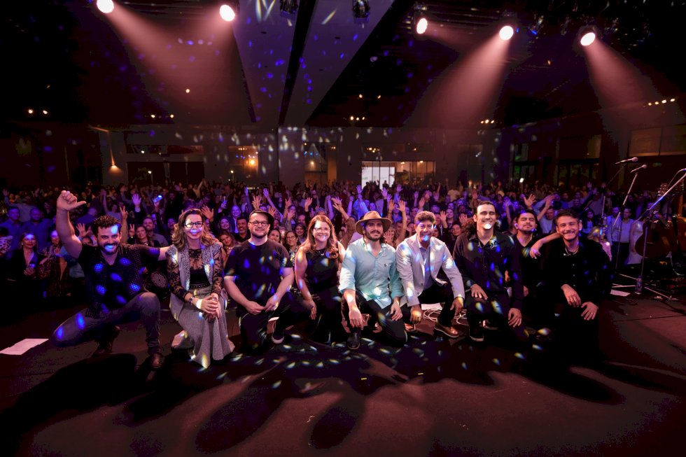“Celebrar 35 anos” trouxe show de Gabriel Sater para associados da Sicredi Centro-Sul MS/BA