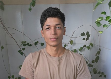 Jovem compositor faz sucesso com suas músicas nas redes sociais