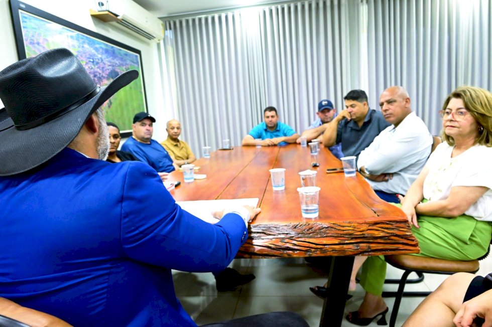 Prefeito Juliano Ferro se reuniu com vereadores eleitos para discutir os próximos quatro anos