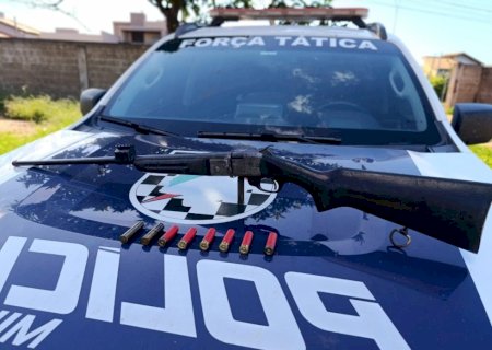 Ivinhema - Polícia Militar apreende espingarda e munições em área rural
