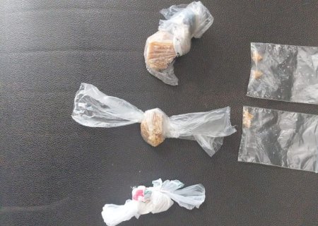 Polícia Civil prende suspeita de homicídio ocorrido em fevereiro, na Capital, e fecha ponto de venda de drogas