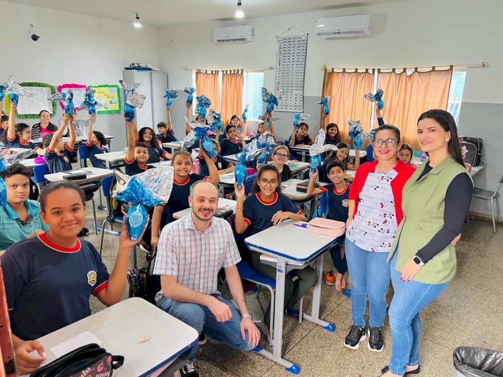 Crianças da rede municipal de ensino em Ivinhema receberam ovos de pascoa