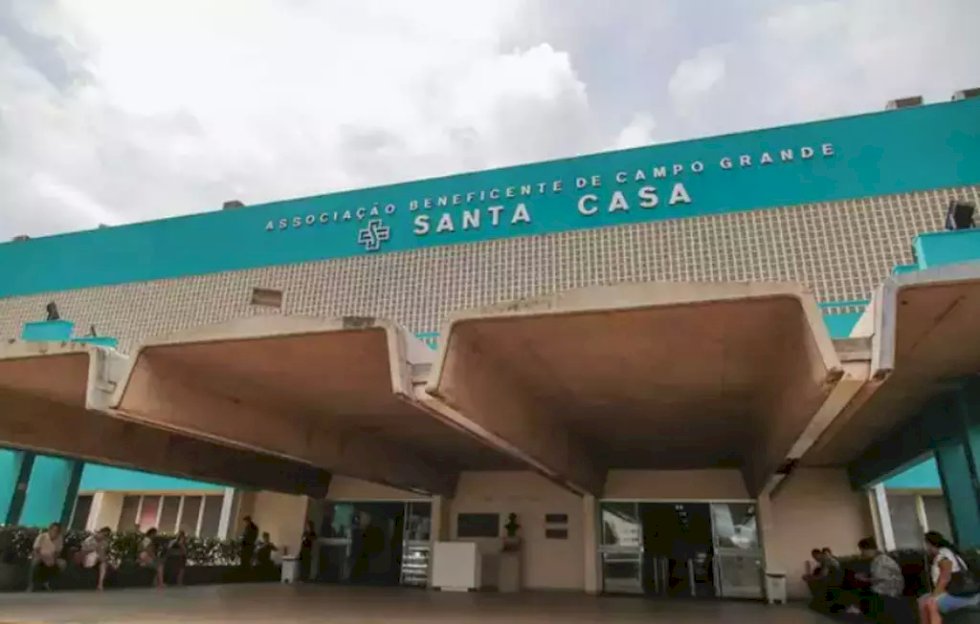 Adolescente é baleado por encapuzados e morre na Santa Casa