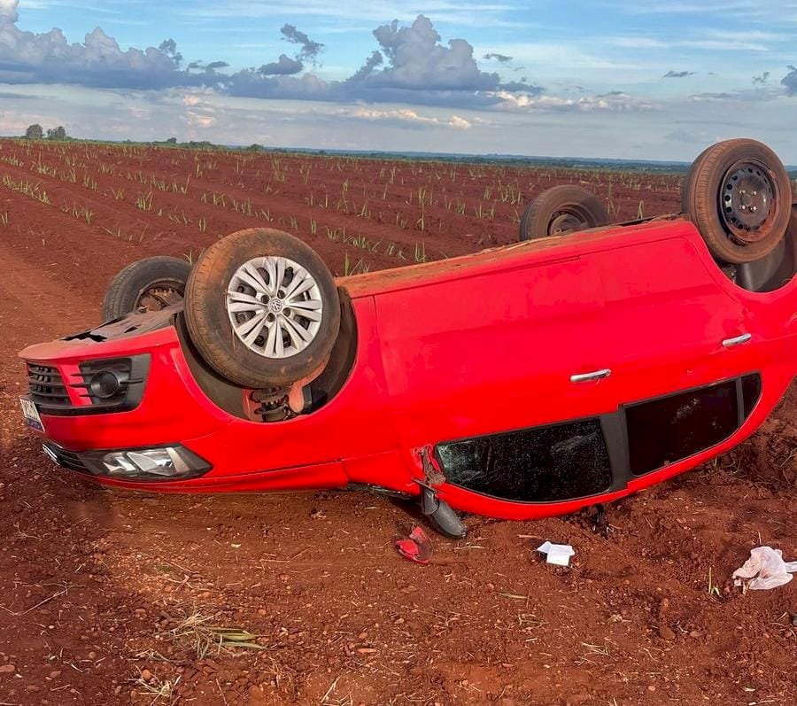 Moradora de Ivinhema capota carro ao bater em buraco na rodovia MS -276 entre Indápolis e Lagoa Bonita