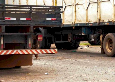 Homem tem cabeça esmagada por carreta