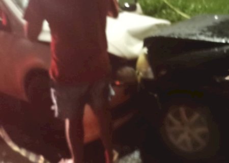 Acidente envolvendo dois veículos na rotatória saída para Nova Casa Verde em frente ao bairro Universitário