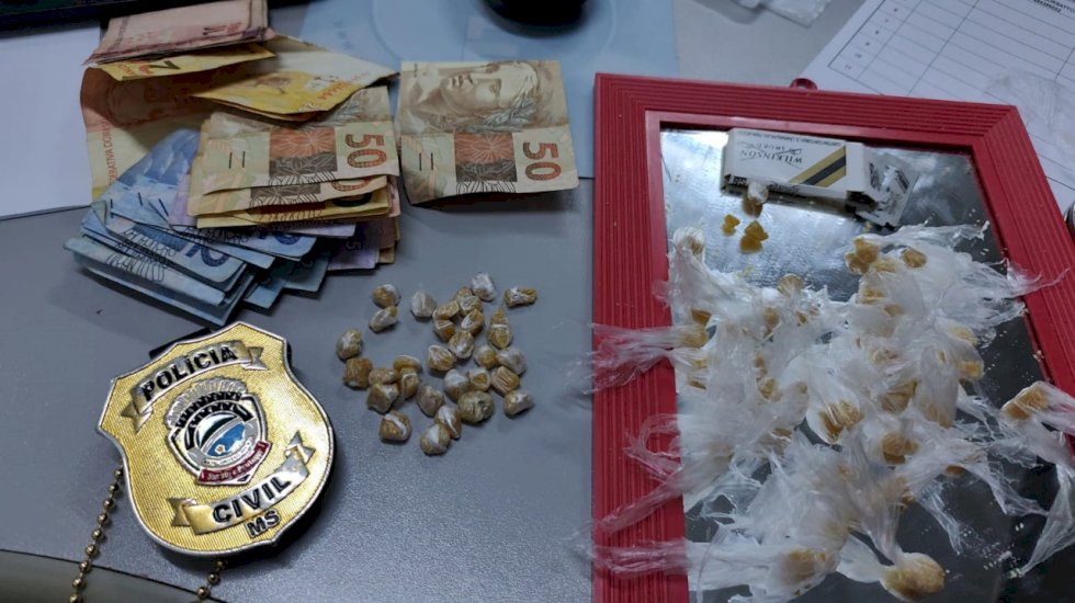 Polícia Civil fecha ponto de venda de drogas e apreende adolescente procurado por homicídio em Naviraí