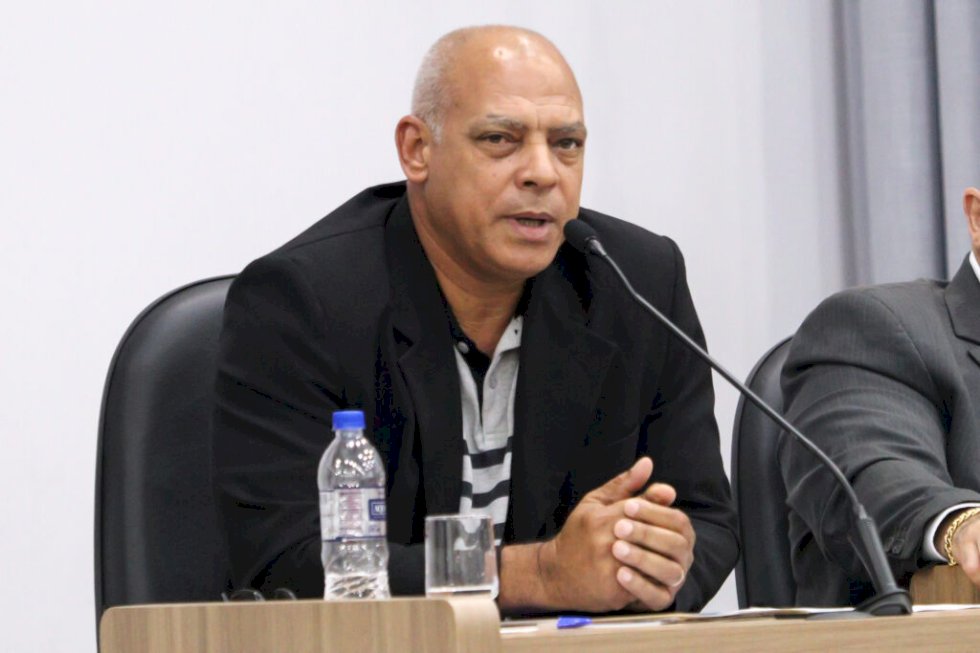 Claudião do Raio X pede cancelamento de contrato com empresa prestadora de serviço de iluminação pública e pintura das calçadas da Casa da Cultura do Distrito de Amandina