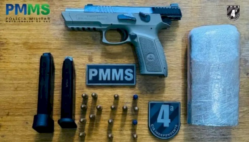 Rapaz morto em confronto apontou arma para policiais após fuga, diz PM