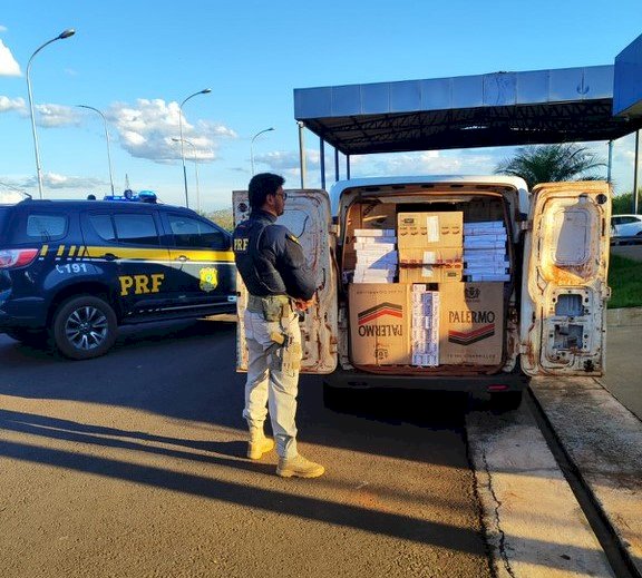 PRF apreende 25 mil maços de cigarros