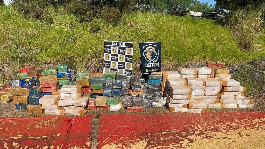 Ação conjunta da DEFRON e DISE apreende mais de 7 toneladas de maconha na região da divisa de Anaurilândia (MS) com Rosana (SP