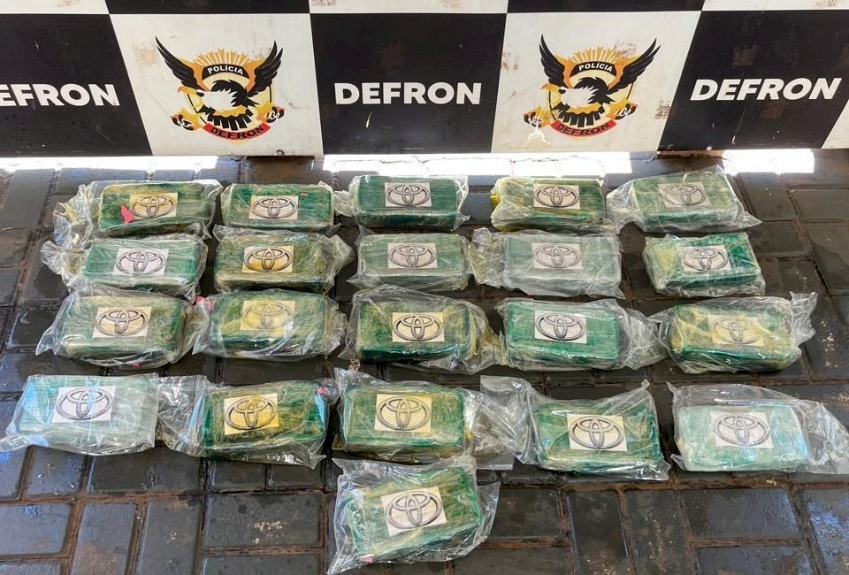Polícia Civil localiza compartimento oculto com droga em caminhonete apreendida