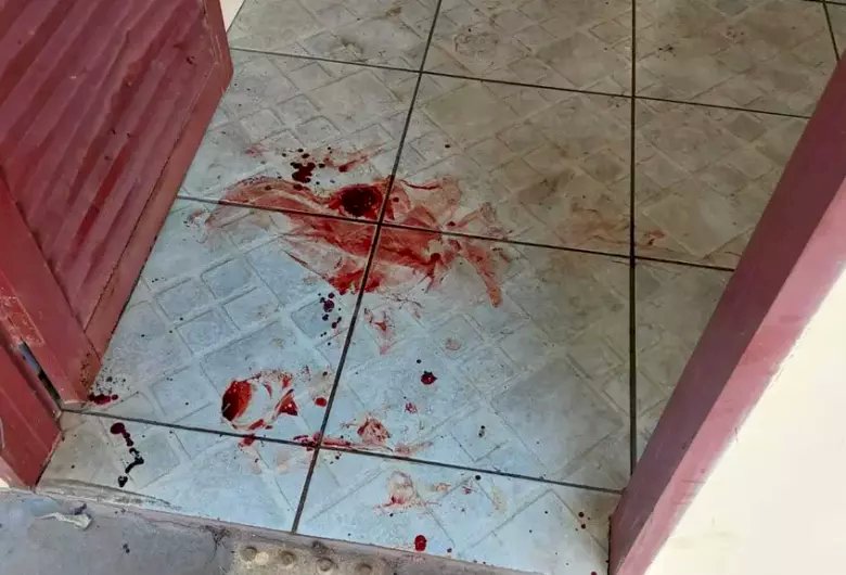 Homem invade ONG que abriga crianças e esfaqueia esposa