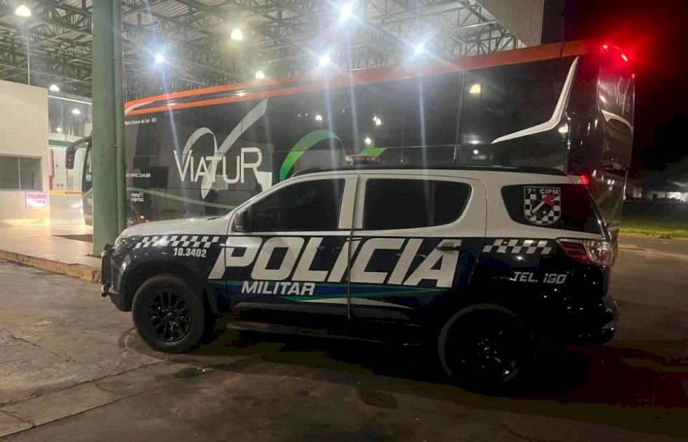 Faxineira é presa, desembarcando de ônibus, com meio quilo de crack dentro da calça