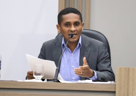 José Wilson requer informações sobre a previsão de retomada das obras de pavimentação nos bairros Triguenã e Centro e pede iluminação pública à margem da BR-376
