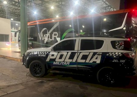 Faxineira é presa, desembarcando de ônibus, com meio quilo de crack dentro da calça