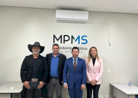 Legislativo e Executivo de Ivinhema participam da posse de nova Promotora de Justiça