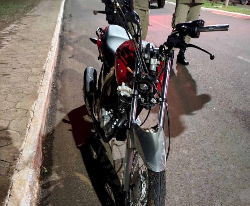Ivinhema - Menor de idade colide moto em coqueiro e sofre ferimentos graves