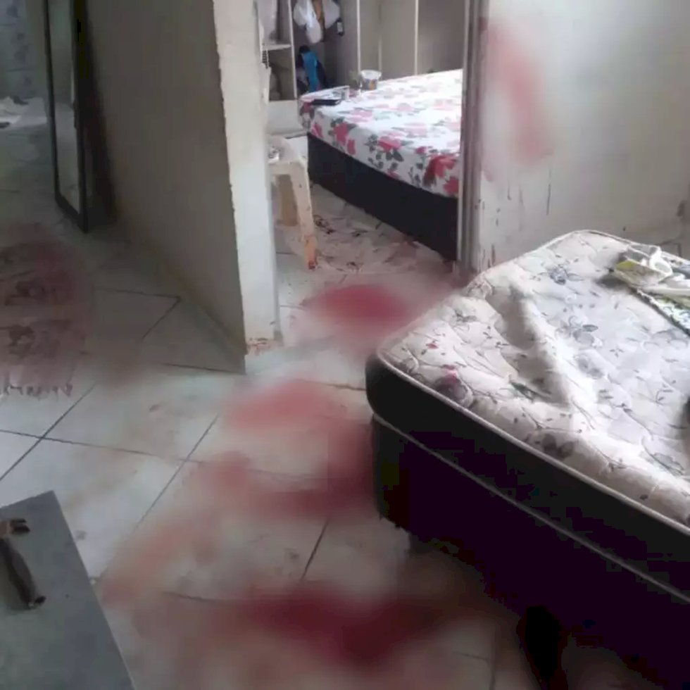 Homem é executado a tiros dentro de casa na frente de criança de 5 anos