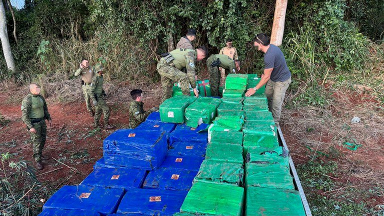 PF e BPFRON apreendem mais de 8 toneladas de maconha