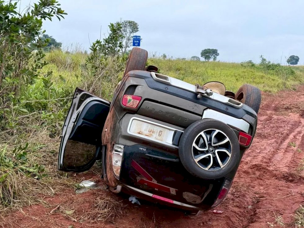 Jovens capotam veículo próximo à Bataguassu, retiram as placas e fogem para Anaurilândia na manhã deste domingo