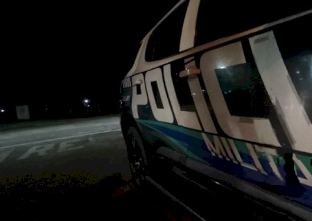 Homem tenta tomar arma de policial e acaba baleado