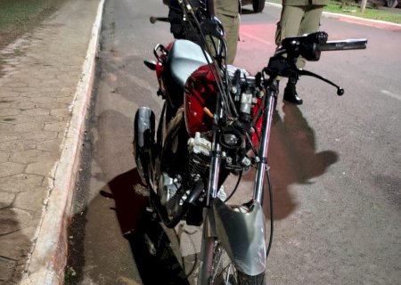 Ivinhema - Menor de idade colide moto em coqueiro e sofre ferimentos graves