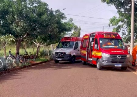 Motociclista morre ao perder controle e bater veículo em poste