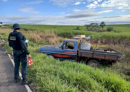 Motorista é arremessado para fora, ao capotar caminhonete na MS-141 entre Ivinhema e Navirai