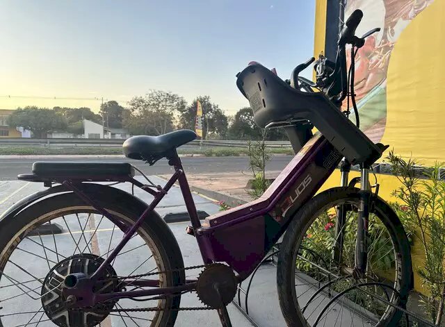 Criança de 2 anos morre após cair de bicicleta elétrica